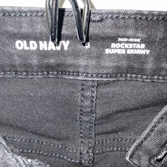 Old Navy Mid-Rise Rockstar Super-Skinny Jeans for Women in black - Picture 1 of 3